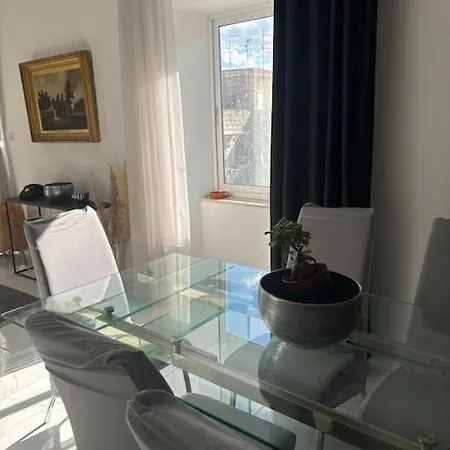 In The Heart Of דירה
